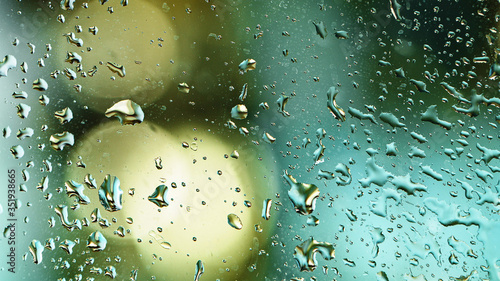 Rain Drops on The Windows G...