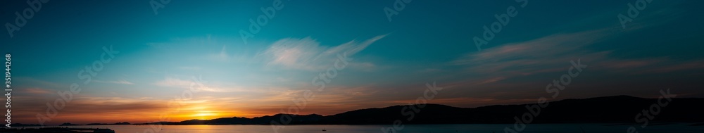 Obraz premium Panoramic sunset sky full of clouds