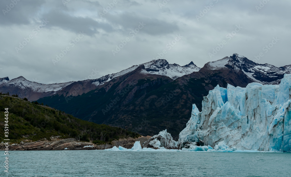 Entre glaciares y bosques. Travesía por el Glaciar Perito Moreno - Argentina 