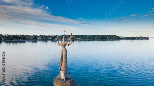 Bild auf Leinwand Imperia Statue mit Korona Maske (Konstanz am Bodensee)
