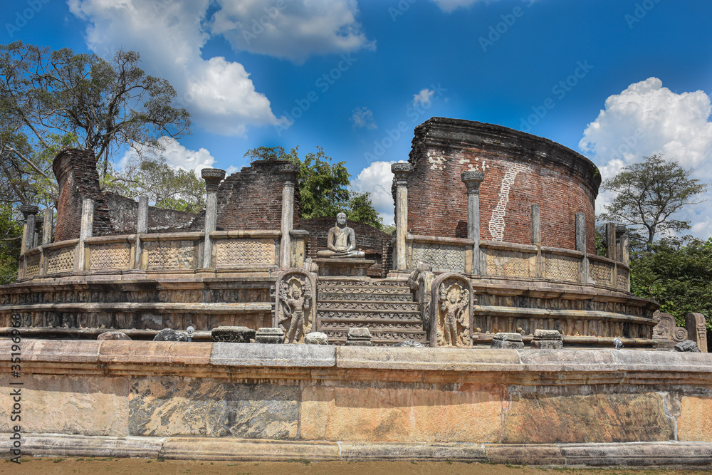 Polonnaruwa Vatadage is an ancient structure, during the reign of Parakramabahu who hold the Relic of the tooth of the Buddha. Royal Palace Ruin of Sri Lanka, located in a quadrangular area