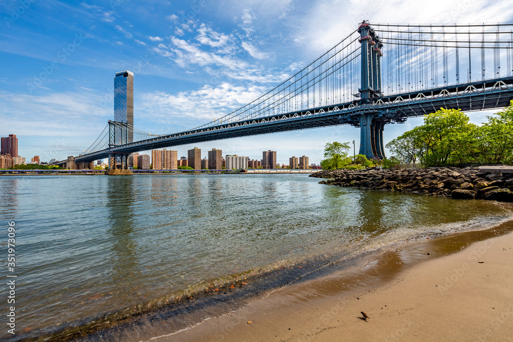 Manhattan bridge over the East river