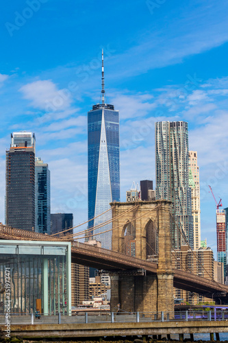 View of downtown Manhattan  and Brooklin Bridge © MISHELLA