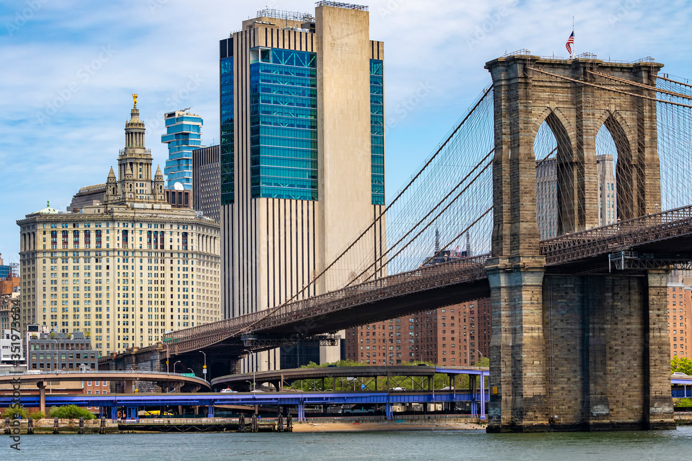 View of downtown Manhattan and Brooklin Bridge