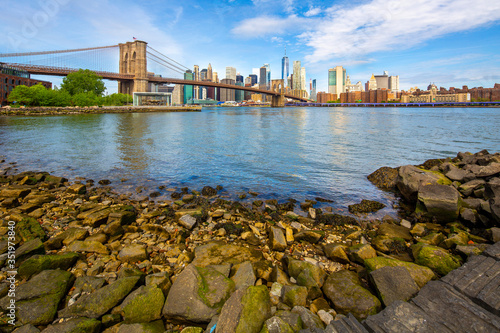 Obraz na płótnie Brooklyn Bridge and Manhattan skyline as seen from Brooklyn Bridge Park, New York City w salonie