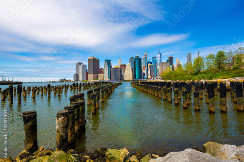 Obraz na płótnie New York City skyline from Brooklyn Bridge Park w salonie