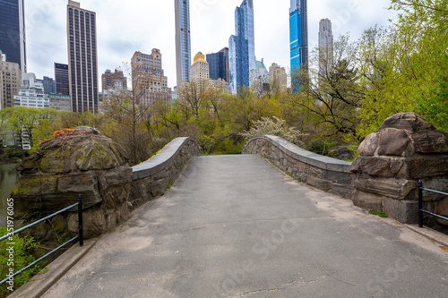 Obraz na płótnie Spring 2020-Coronovirus..Central Park, New York City- Gapstow bridge at Spring time. w salonie