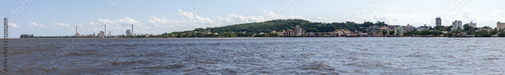 Fototapeta premium Panorama with Buildings in Guaiba city and Guaiba lake