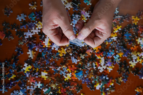 hands putting puzzle pieces together