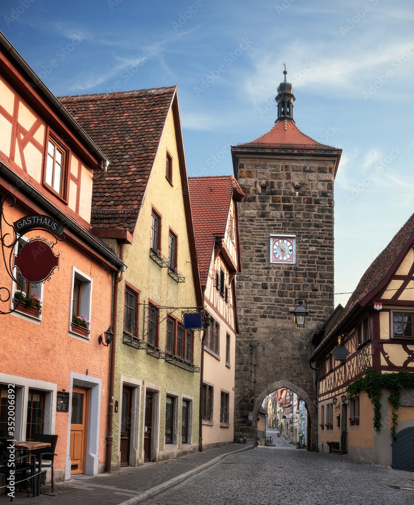 Obraz premium Medieval old street in Rothenburg ob der Tauber