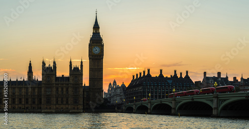 Big Ben, Parliament, Westminster bridge in London © Sergii Figurnyi