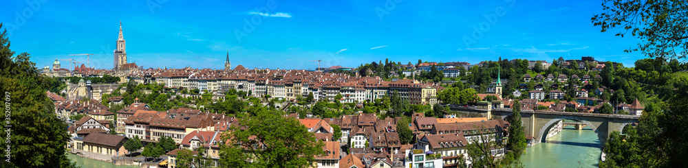 Obraz premium Bern and Berner Munster cathedral