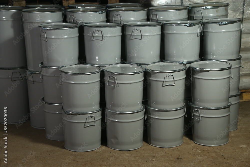 200 liter barrels in the production warehouse 200 liter barrels in the production warehouse