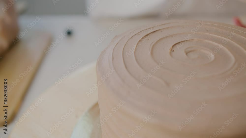 A cake is created, cream is smeared, home cooking. A cake is created, cream is smeared, home cooking.
