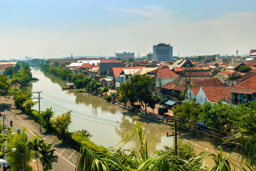 Fototapeta premium The Kalimas River which is the main transportation route in the past in the city of Surabaya