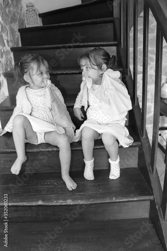 shooting Enfants jumelles Photographe Event BEAUVOISIN 07.49.43.81.82