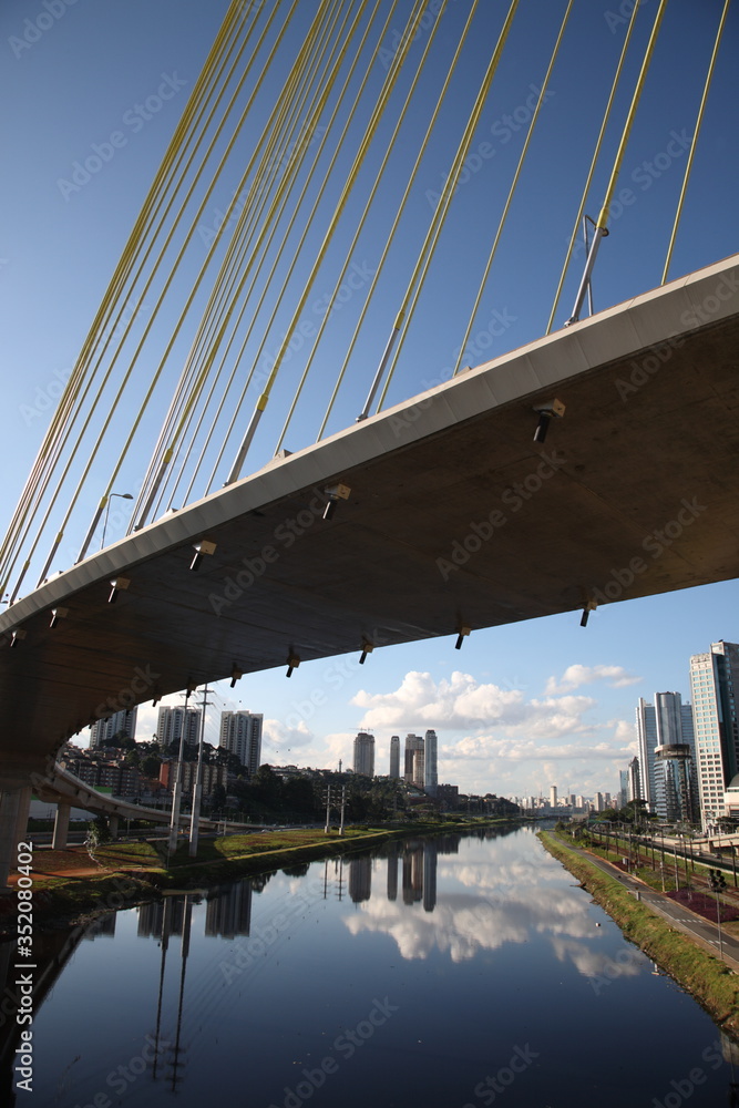 Fototapeta premium Octavio Frias de Oliveira Suspension Bridge over the Pinheiros River and Sao Paulo city skyline, Brazil
