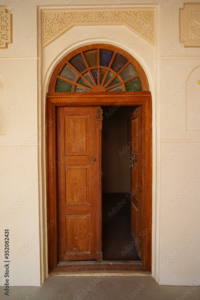 arabic open door 
