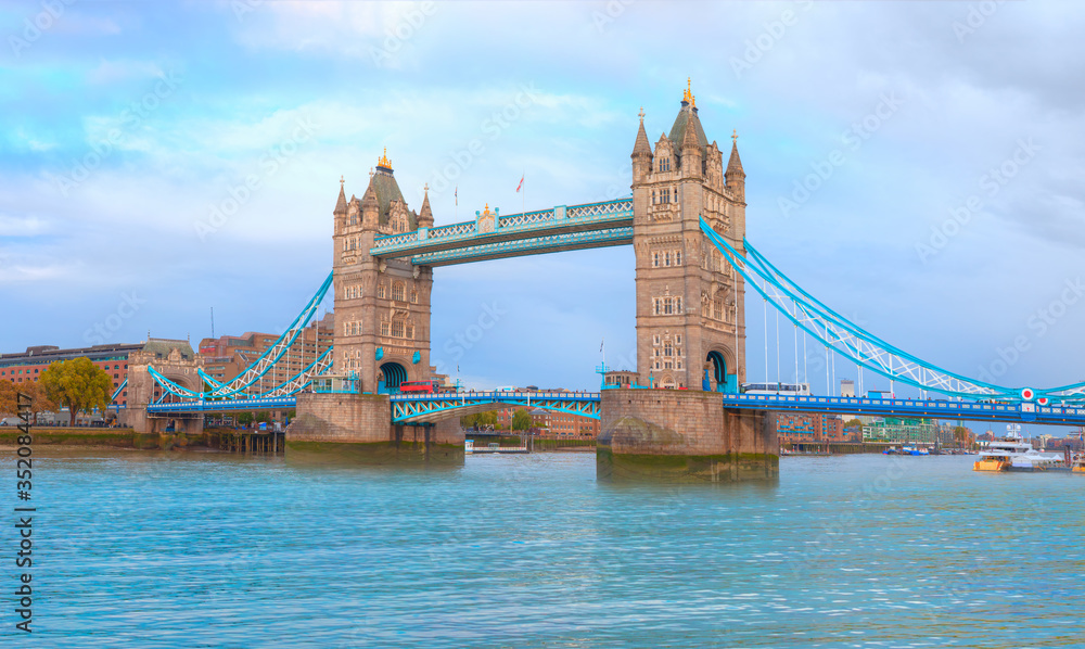 Obraz premium Panorama of the Tower Bridge and Tower of London on Thames river - London England