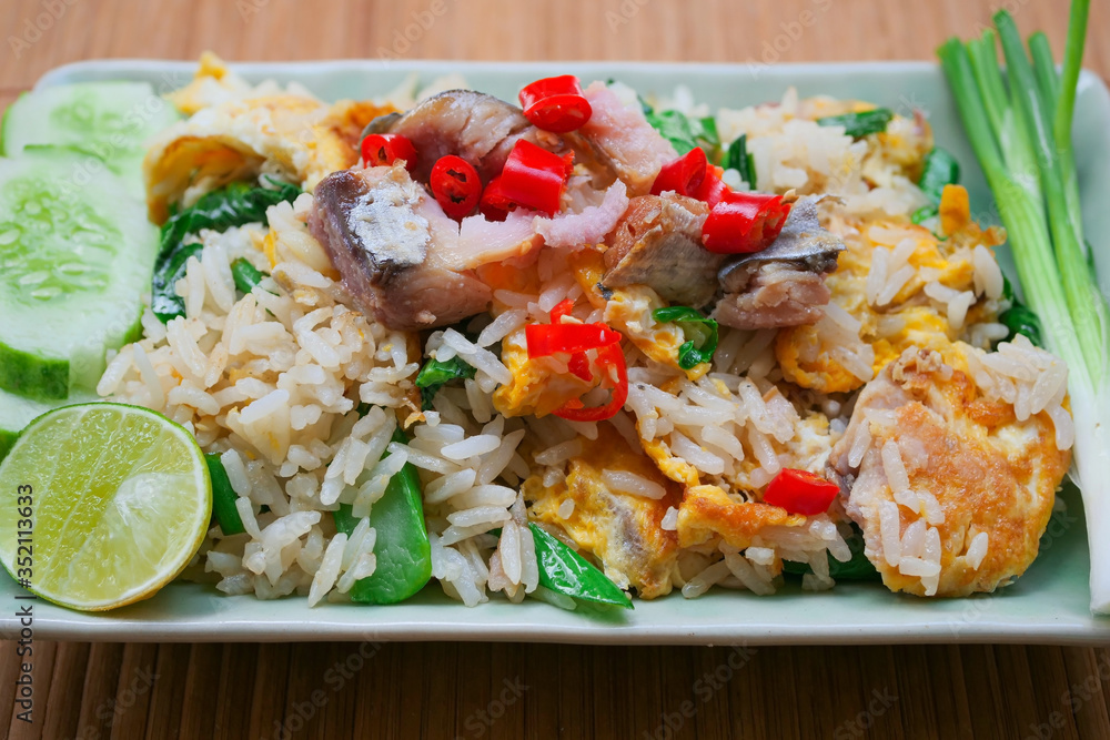 Fried rice with salted fish and chinese kale
Fried rice with salted fish and chinese kale