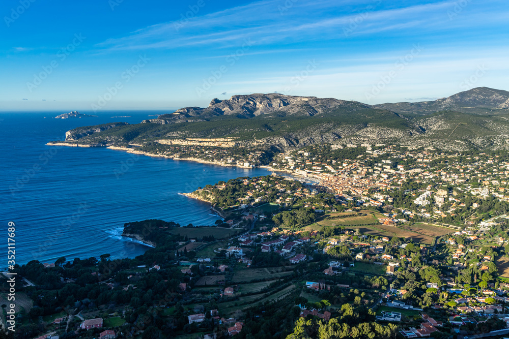 Fototapeta premium Beautiful aerial view of Cassis, a famous resort town in Southern France near Marseille