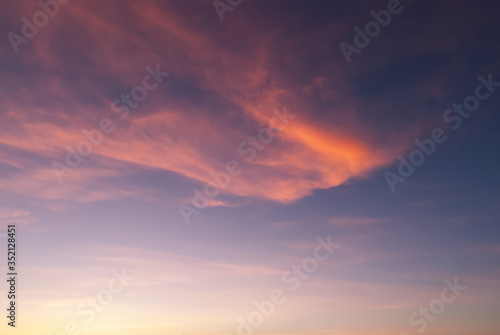 Fototapeta Naklejka Na Ścianę i Meble -  夕焼けにたなびく雲
