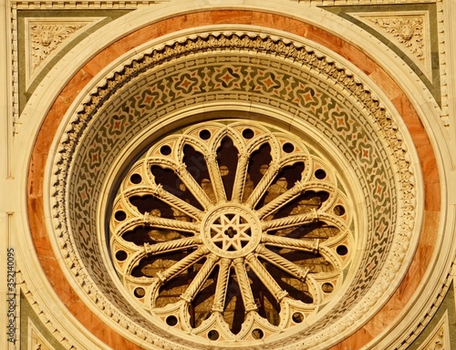Detal architektoniczny kościoła we Florencji