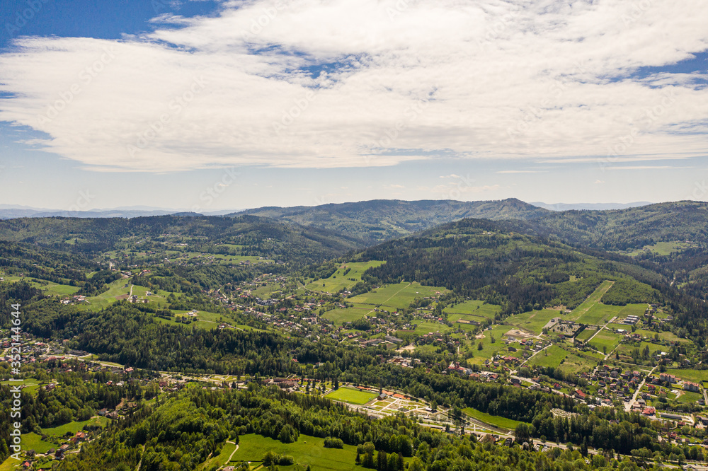 turystyka piesza- Beskid śląski - krajobraz miasta wisła turystyka piesza- Beskid śląski - krajobraz miasta wisła