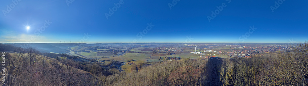 Blick vom Einkorn auf die Region Schwäbisch Hall, das Kochertal, die Hohenloher Ebene und den Schwäbischen Wald