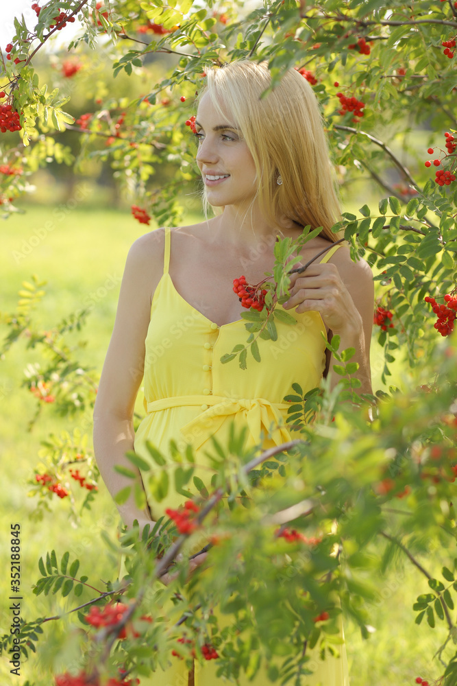 Naklejka premium Pregnant woman