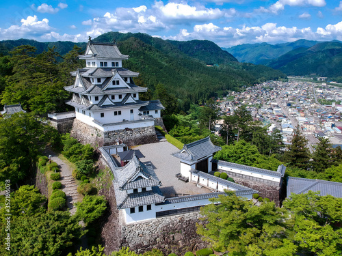 ドローンで空撮した岐阜県の郡上城の風景 photo