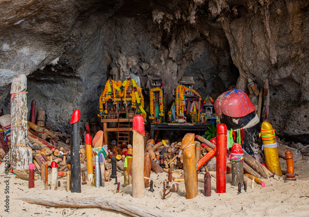 Obraz premium Shrine and big wooden image of penis in the Phra Nang Cave at Krabi province, Thailand.