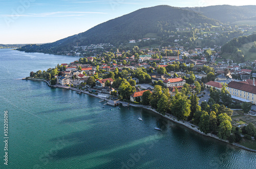 Tegernsee und Berge aus der Luft