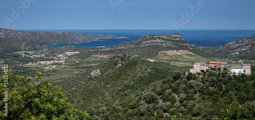 Traveling through the villages and hills of Corsica © LaSu