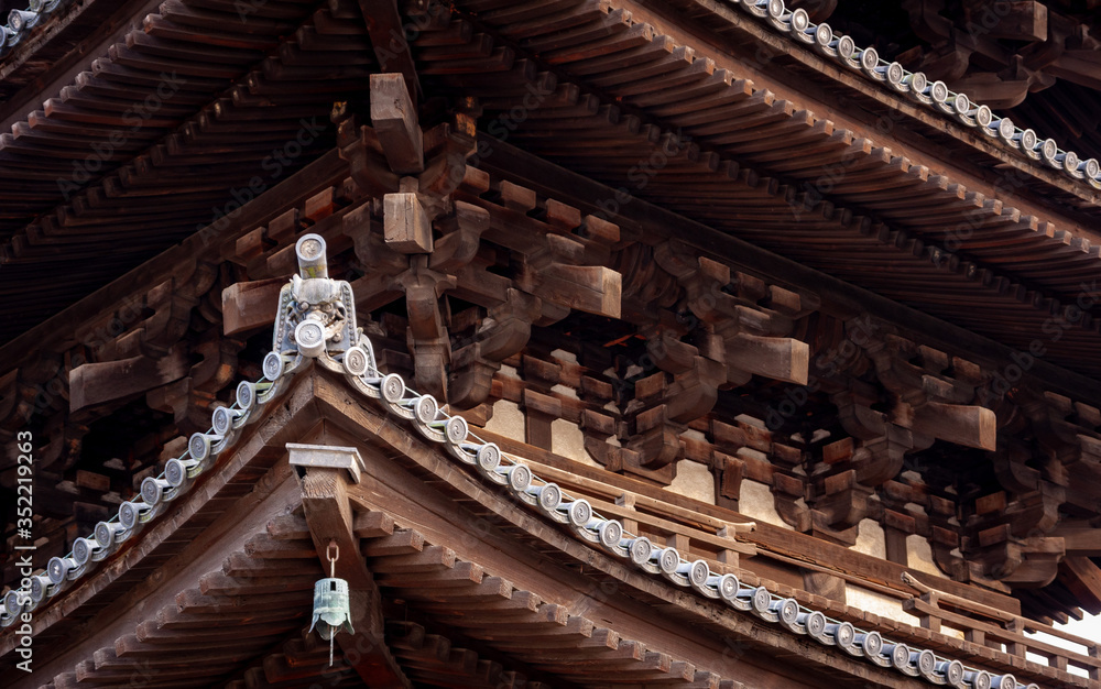 奈良興福寺の五重塔と鬼瓦 奈良興福寺の五重塔と鬼瓦