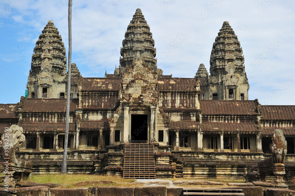 Naklejka premium Old Ancient temple Angkor Wat in Cambodia 