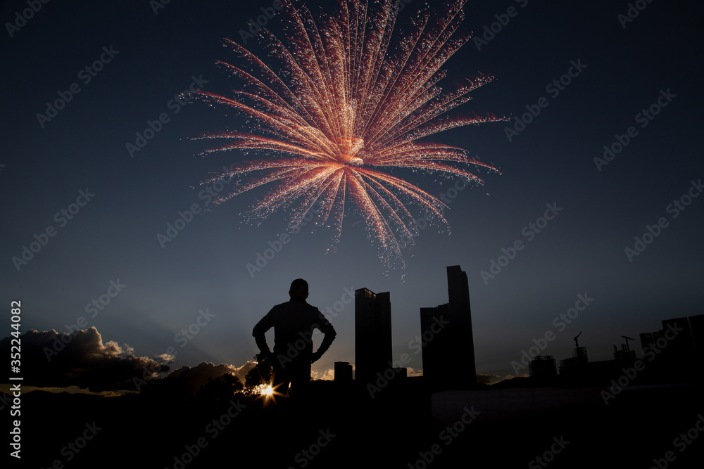 Fototapeta premium Cuarentena con Pirotecnia