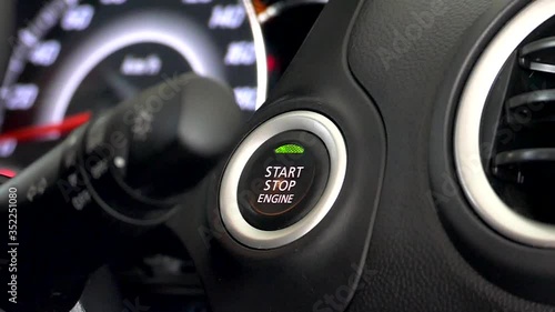 Press the start button, do not step on the brake no. 2, turn on the car power system.
