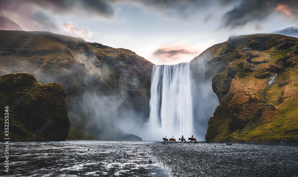 Αυτοκόλλητο Impressively beautiful nature of Iceland during sunset