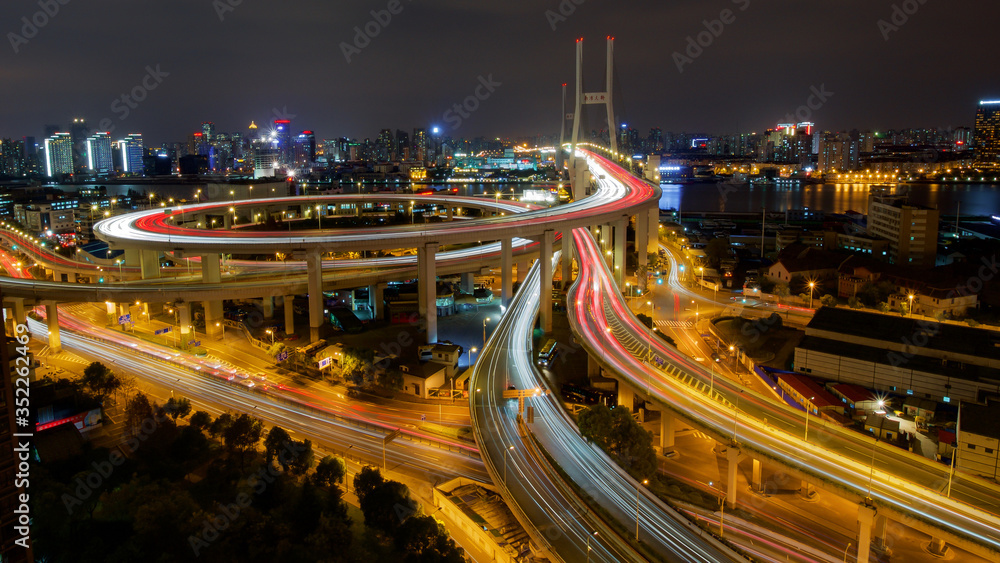 Naklejka premium Shanghai Nanpu Bridge over Huangpu River with busy traffic in China.