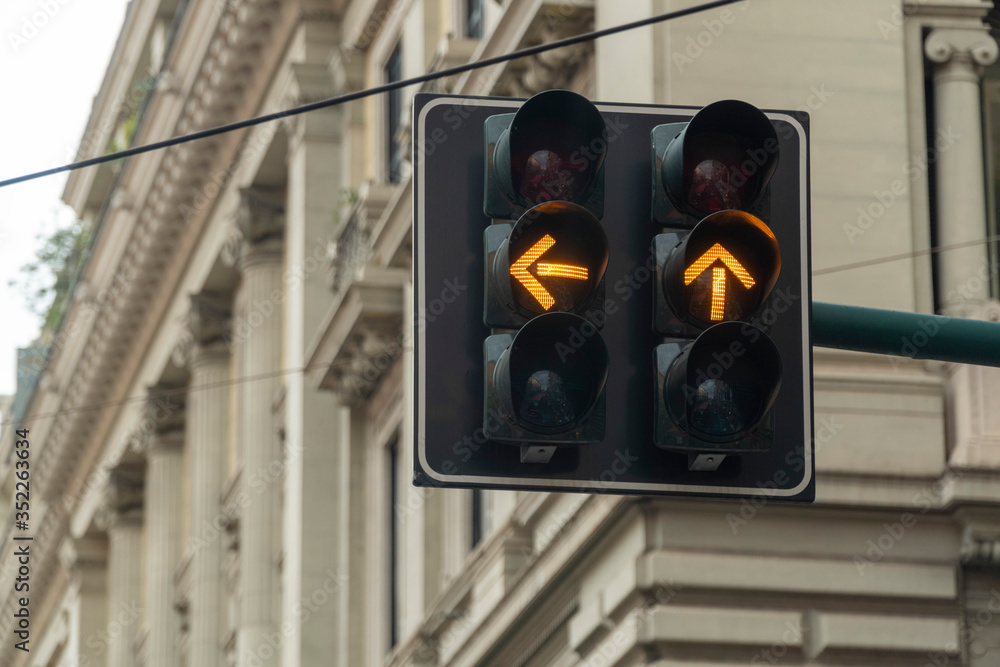 yellow arrow traffic light