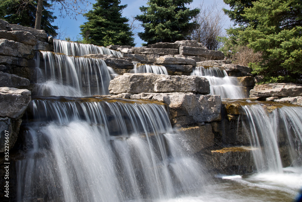 Obraz premium Beauty in nature, the waterfall in the public park at Richmond Hill, Ontario, Canda