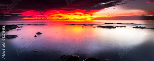 Foto magical sunrise on the shore of Lake Malawi, African colours, Malawi, South-East