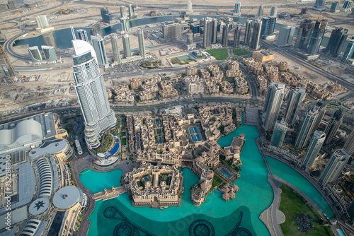 Fotografía top view of Dubai from the observation deck of the Burj Khalifa skyscraper