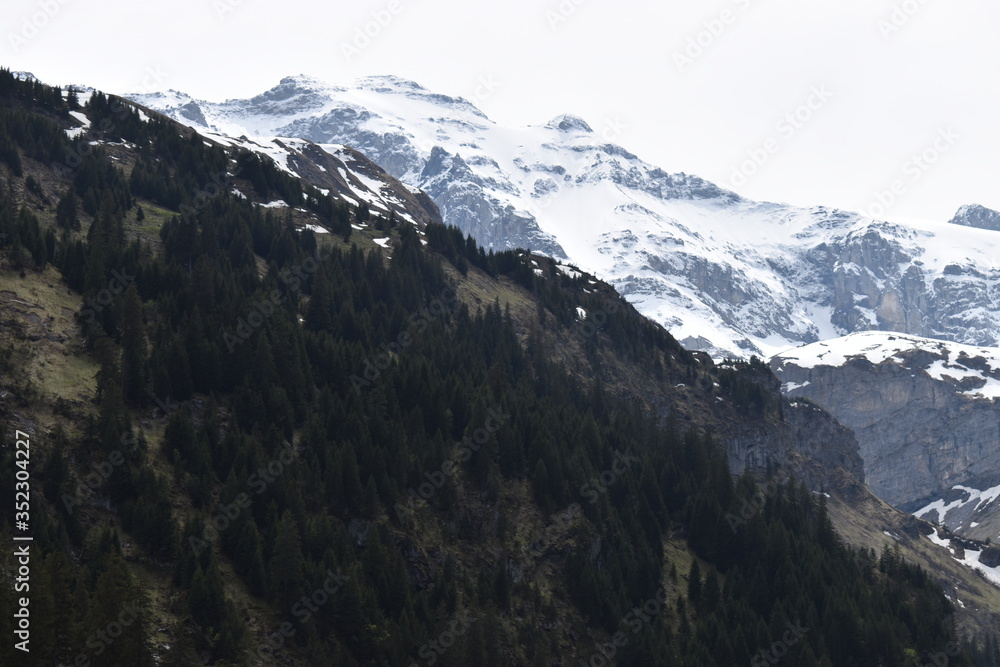Klausenpass in der Schweiz Berglandschaft 8.5.2020