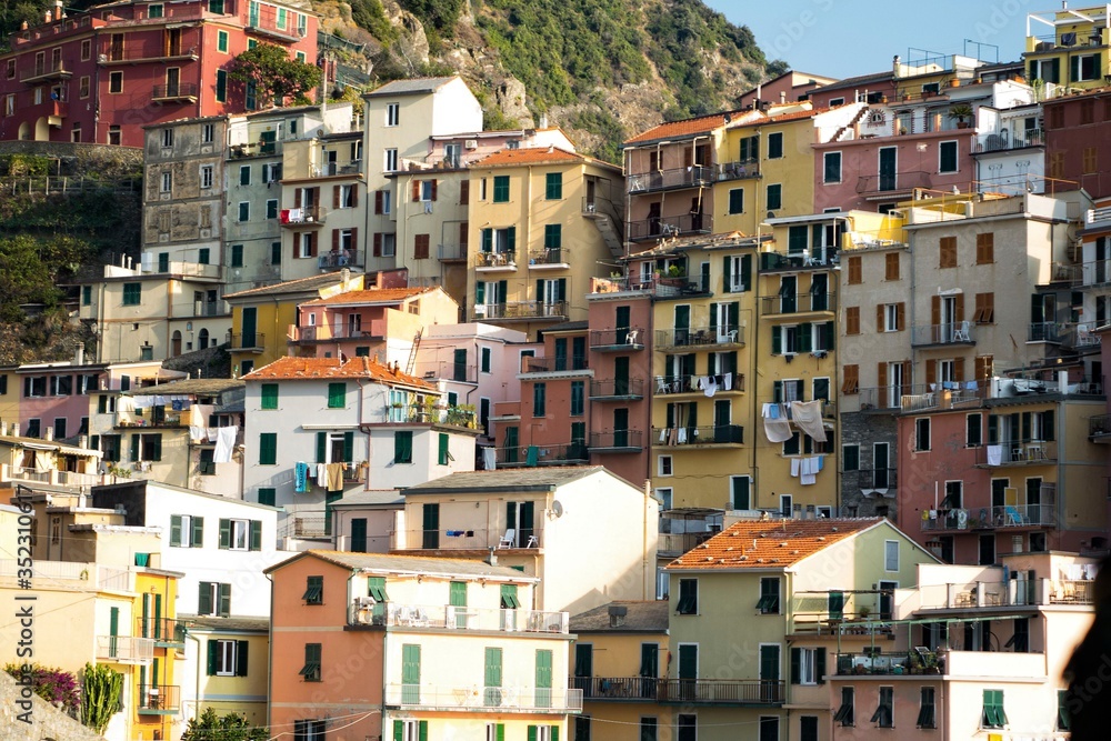Fototapeta premium view of Manarola vilage in Cinque Terre with it's marvelous vivid houses on rocks near the sea