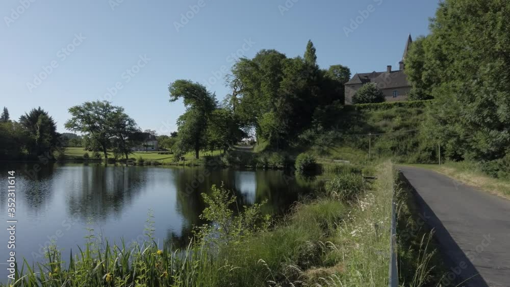 Sadroc (Corrèze, France) - Étang à proximité du village Sadroc (Corrèze, France) - Étang à proximité du village