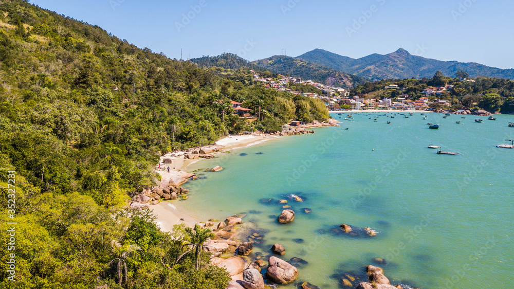 Obraz premium Beautiful little beaches of preserved nature in the bay of Ganchos de Fora - Governador Celso Ramos - Santa Catarina – Brazil
