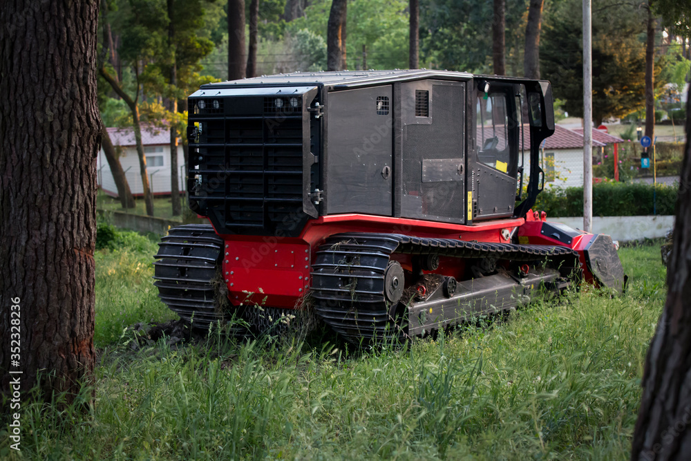 Raptor shredder for forest cleaning in Portugal. Raptor shredder for forest cleaning in Portugal.