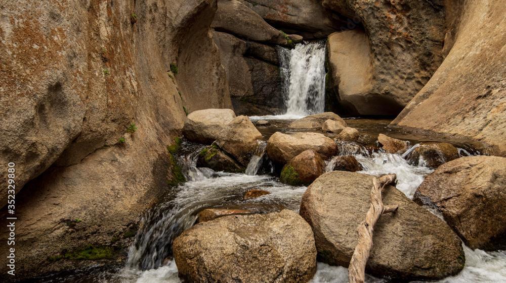 Obraz premium Hidden Falls waterfall on McGee Creek in natural rock canyon in the Buttermilks of Eastern Sierra Nevada mountains of California USA